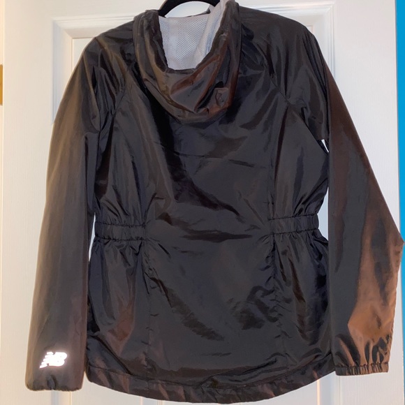 New Balance Wind Breaker - Picture 2 of 2